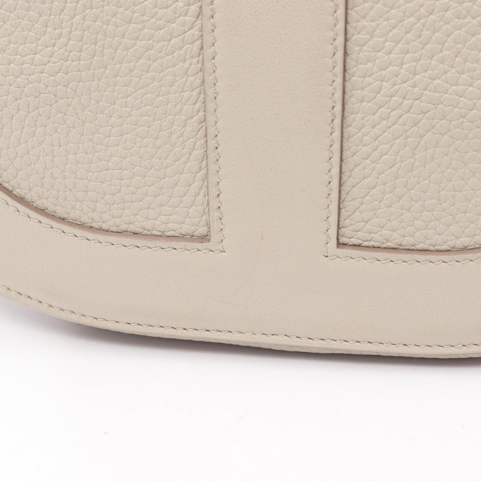 Hermes Handbag in the Loop 23 Beton Leather — view 8