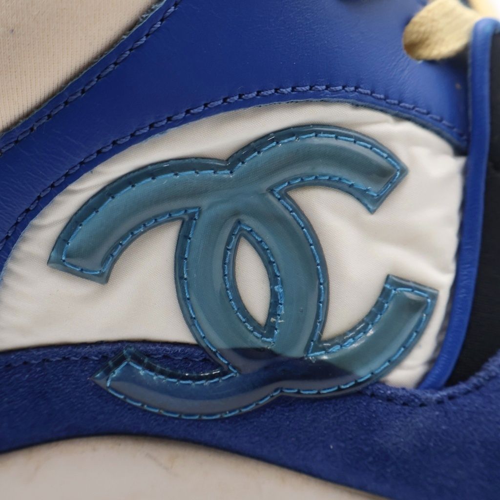 Chanel CC Logo Suede Low Cut Sneakers Blue White Black — view 6