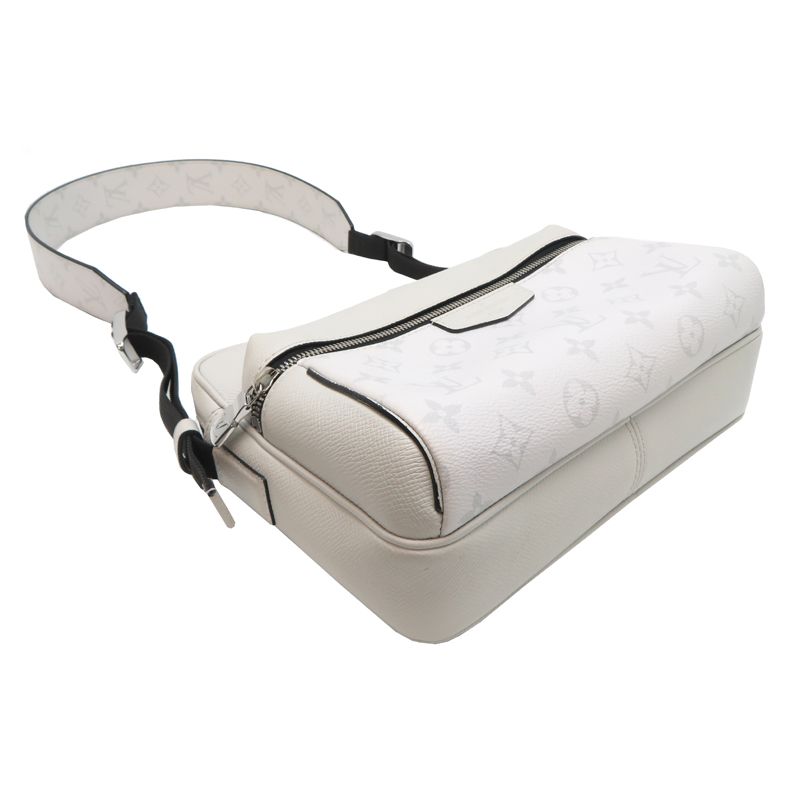 Louis Vuitton Messenger — view 3