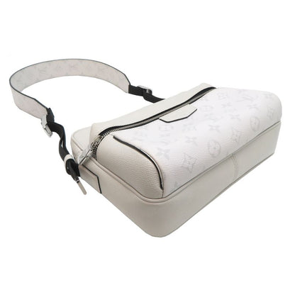 Louis Vuitton Messenger — view 3