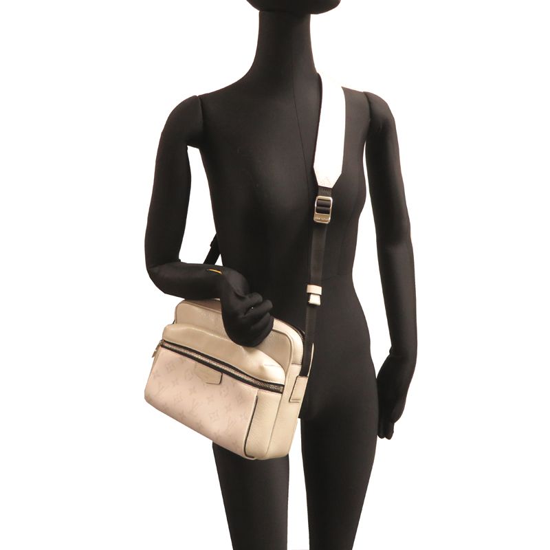 Louis Vuitton Messenger — view 8