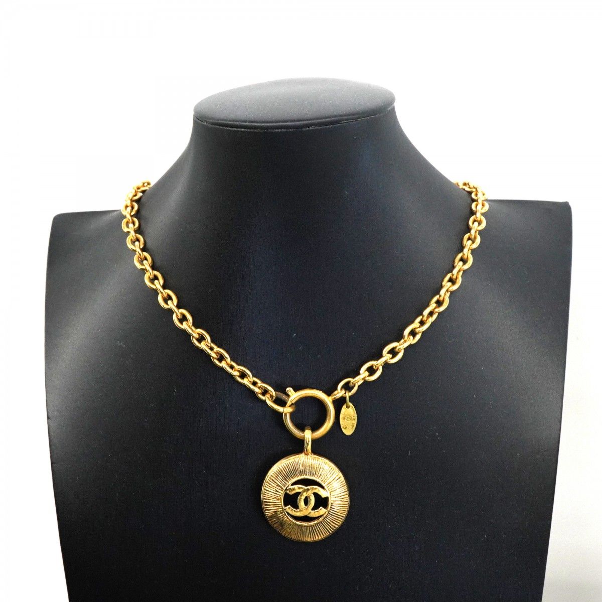 Chanel Necklace Vintage CC Logo Round — view 8