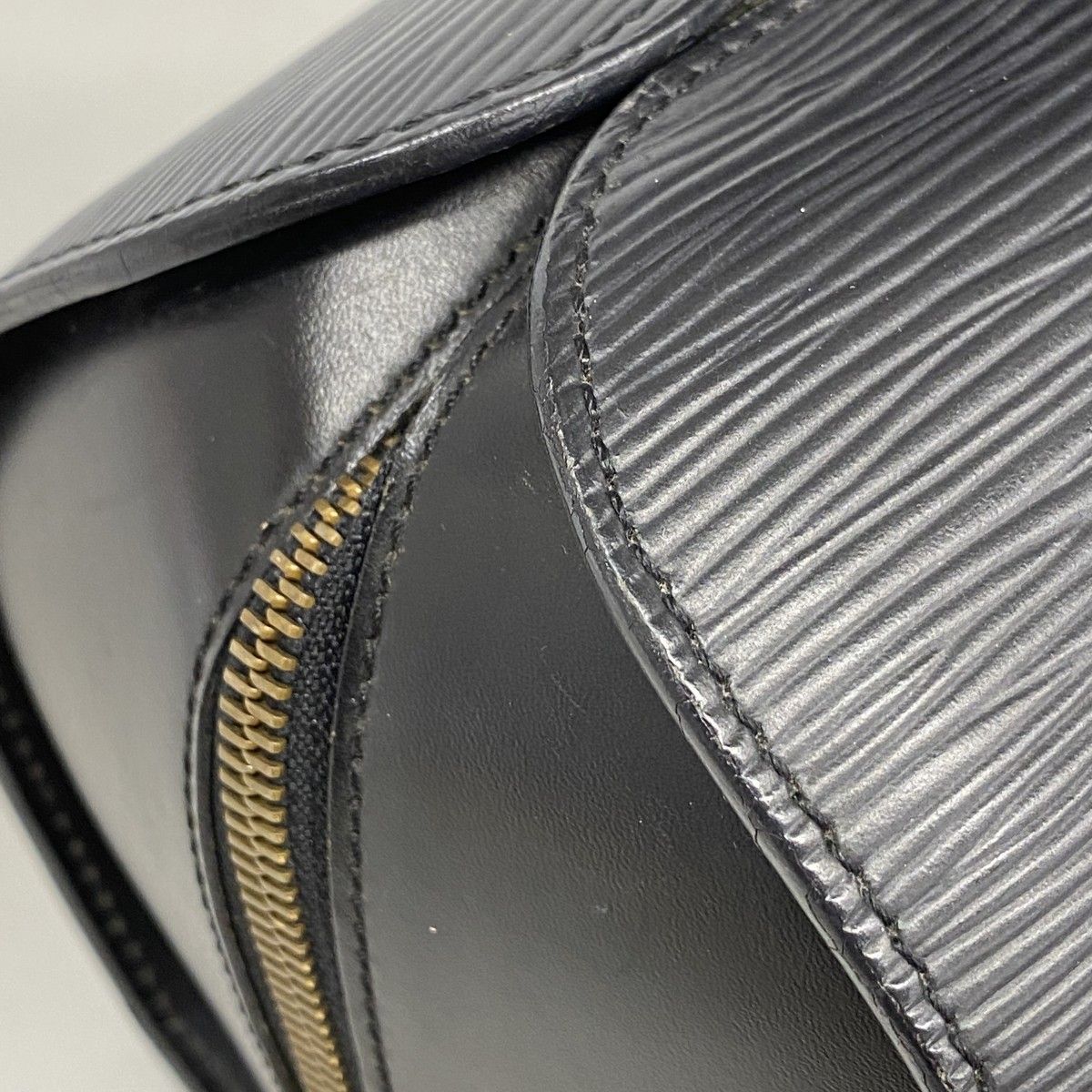Louis Vuitton Handbag Epi Soufflot Noir — view 8