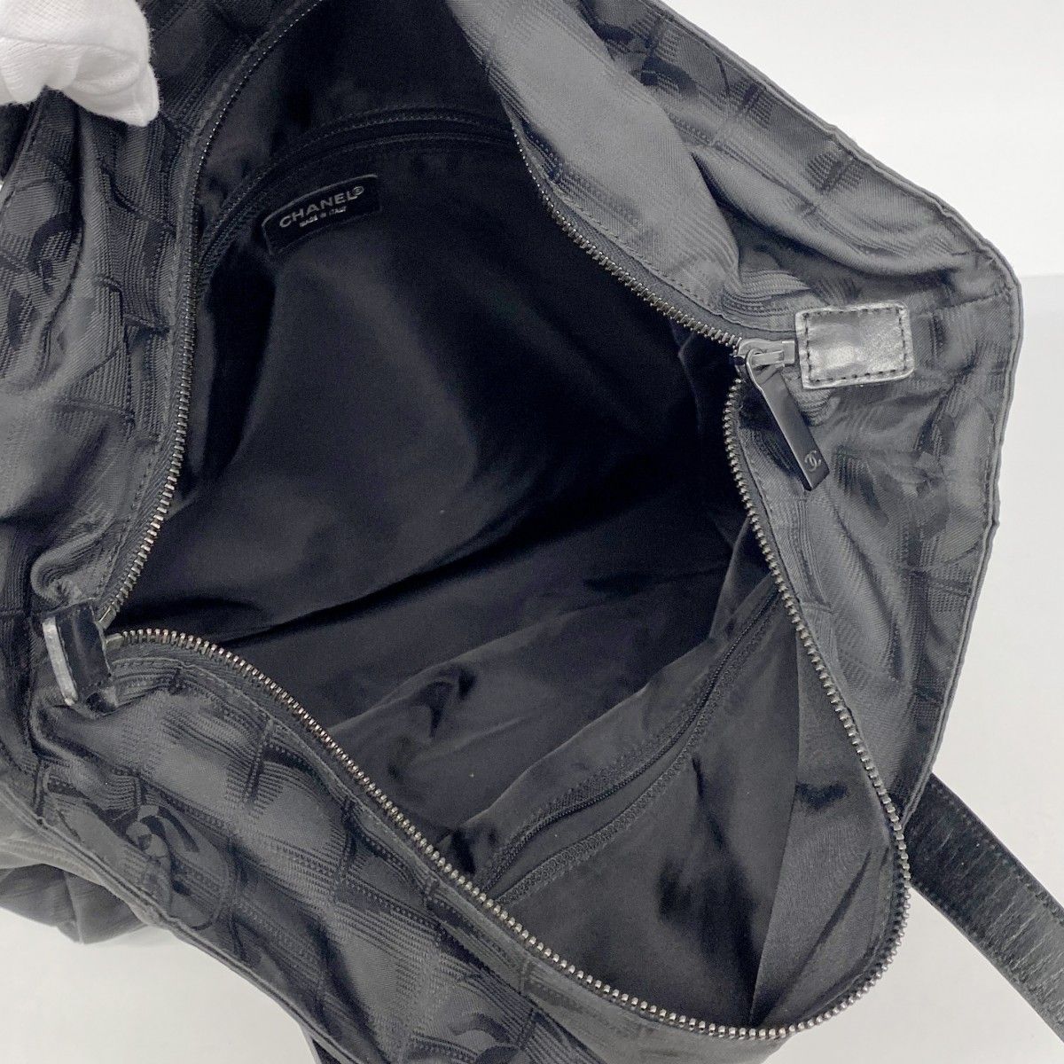 Chanel Tote New Travel Nylon Black Cles Diss — view 4