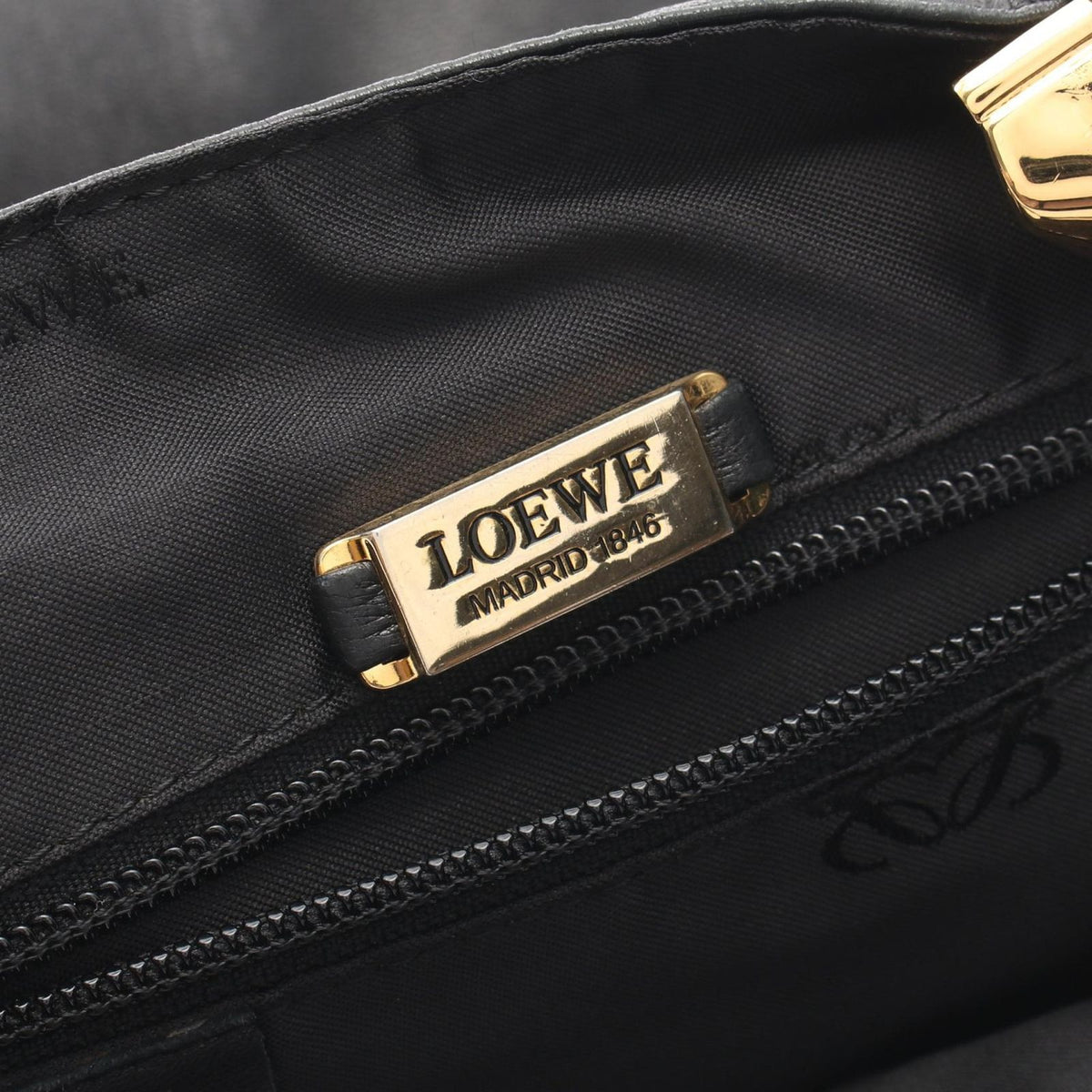 Loewe Shoulder Bag Anagram Black Leather — view 4