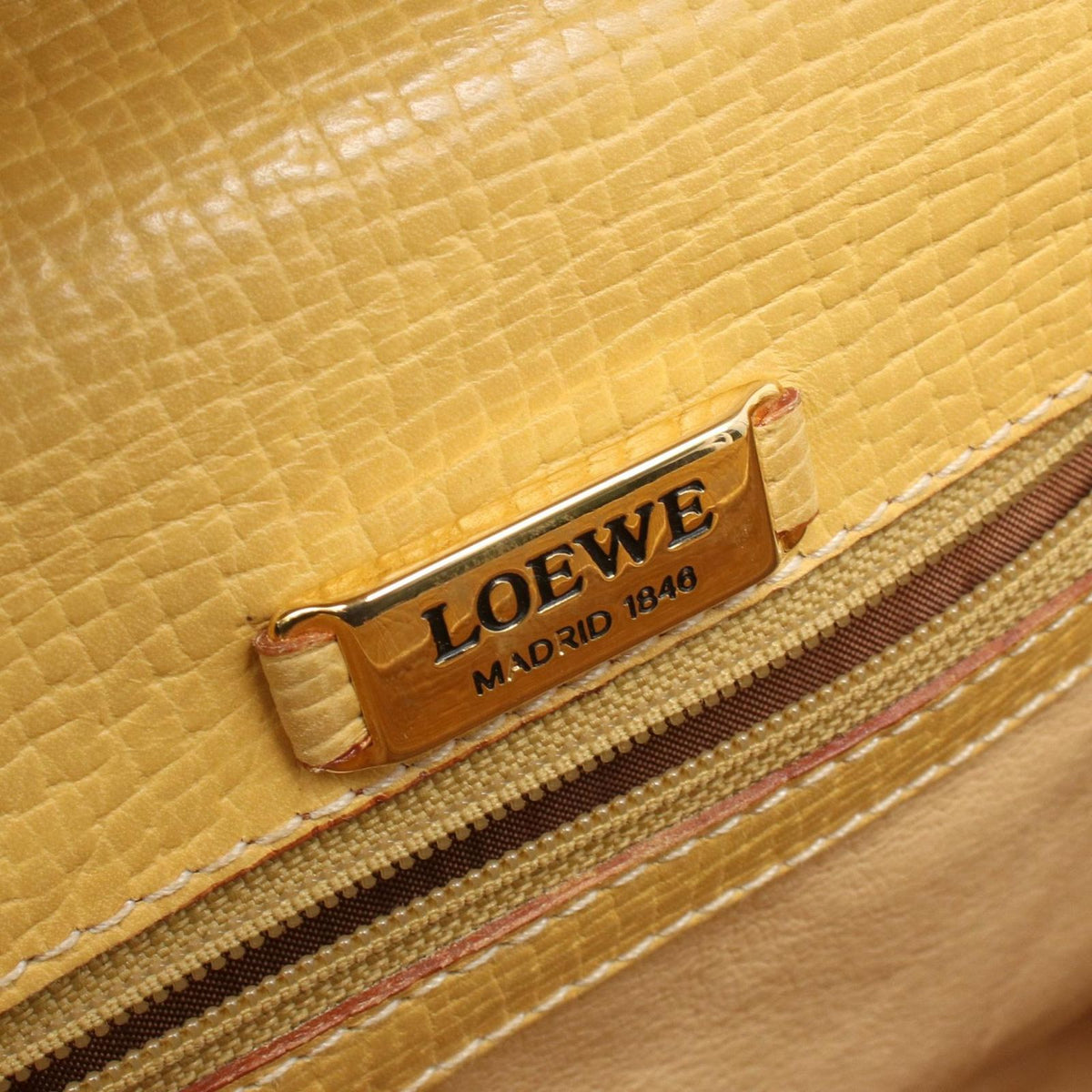 Loewe Shoulder Bag Turnlock Yellow Leather — view 4
