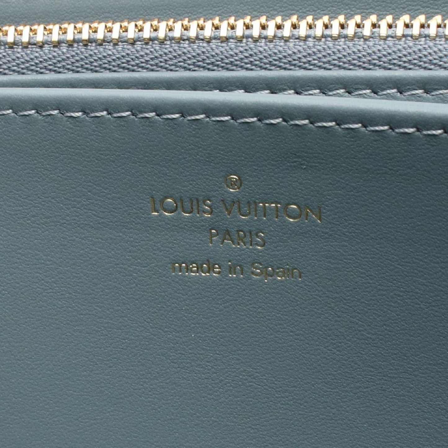 Louis Vuitton Round Wallet Zippy Mahina Flight Mode Brume Leather — view 4