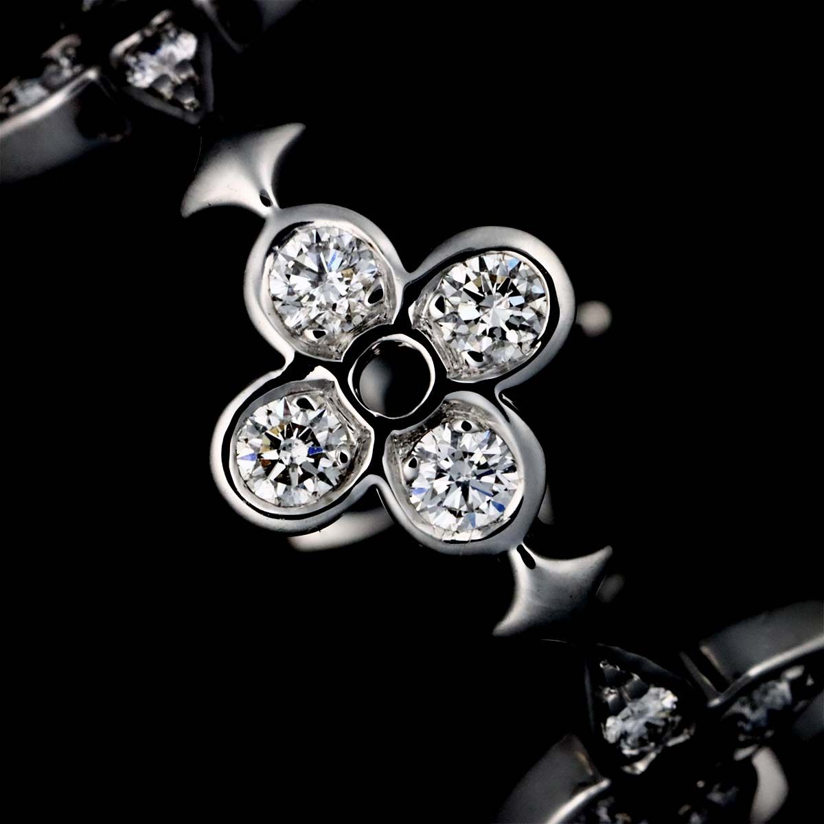 Louis Vuitton Fine Dantel 50 Ring Diamond 18k WG White Gold — view 6