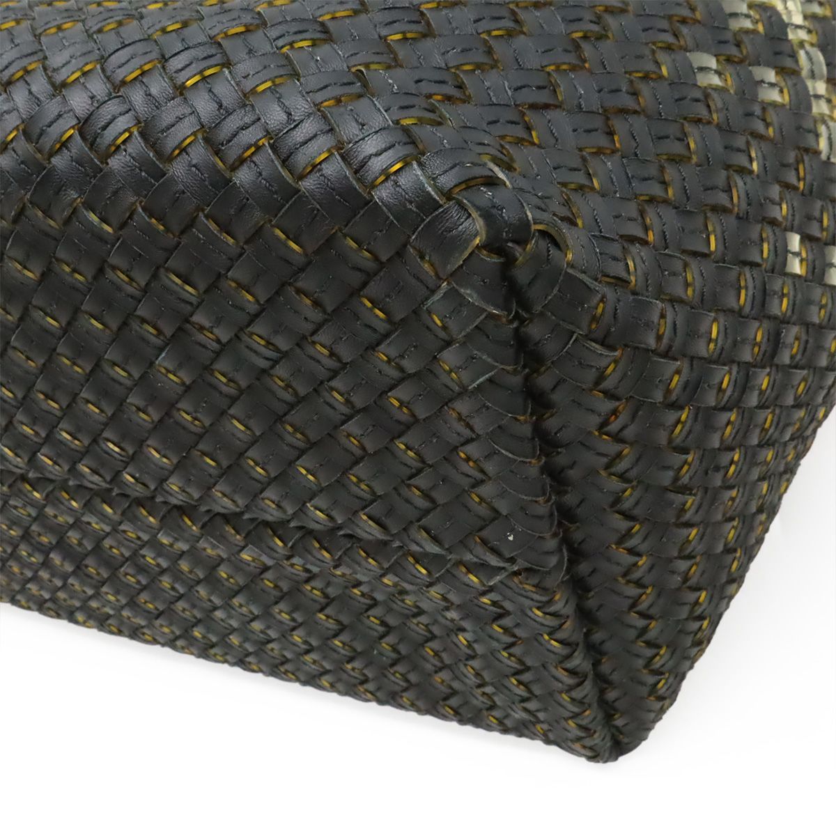 Bottega Veneta Intrecciato Gradient Cover GM Tote Leather Clear Black — view 3
