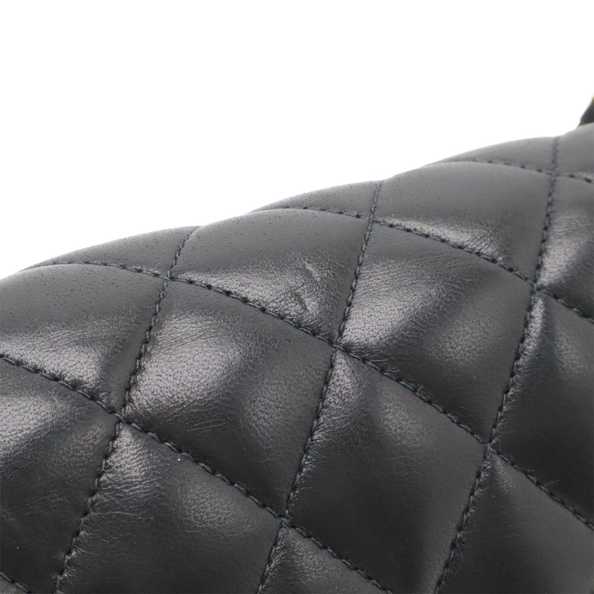 Chanel Quilted 25 CC Logo Chain Shoulder Bag Lambskin Black Gold — view 4
