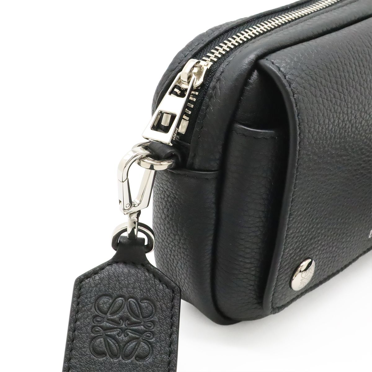 Loewe Pebble Messenger Small Shoulder Bag Crossbody Supplement Gray Necklace — view 5