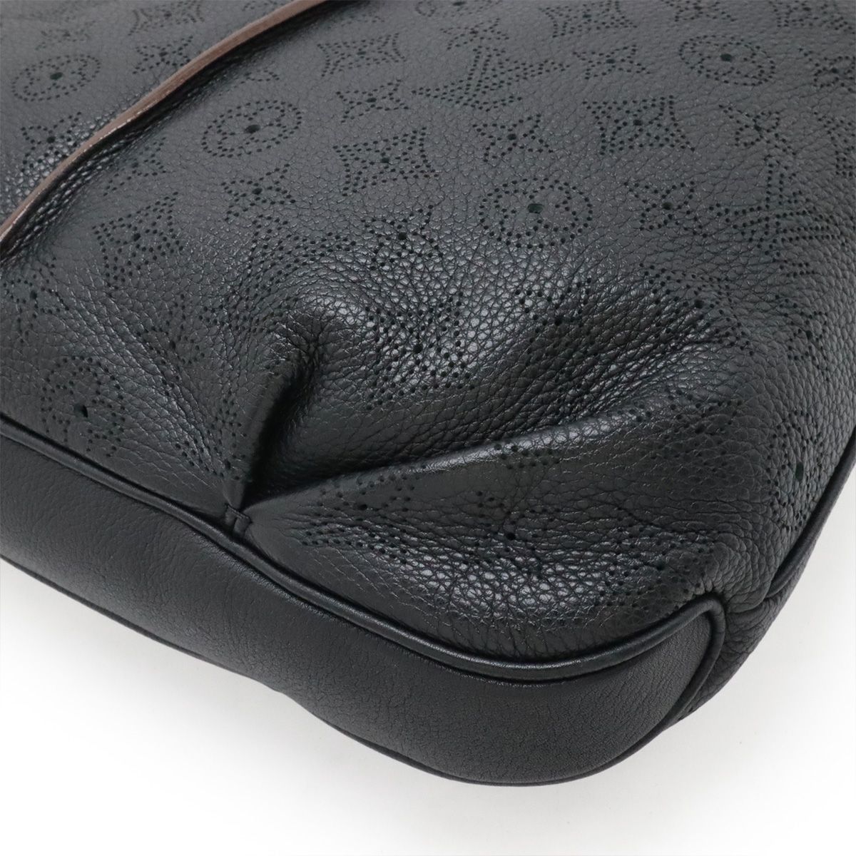 Louis Vuitton Mahina Selene PM 2-Way Shoulder Bag Noir Black Gold Pouch Out of — view 3