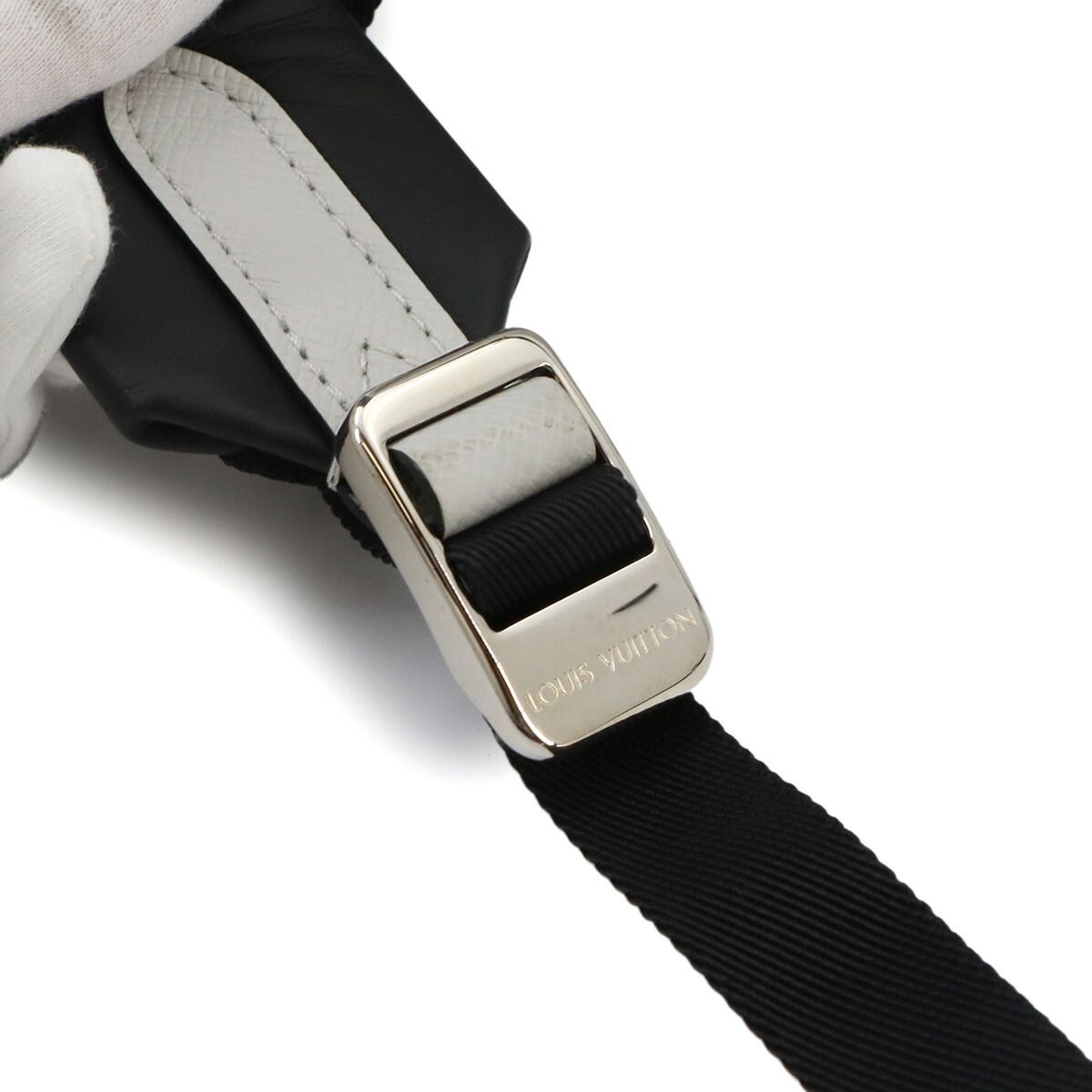 Louis Vuitton Taigarama Discovery Backpack Leather Blanc — view 7