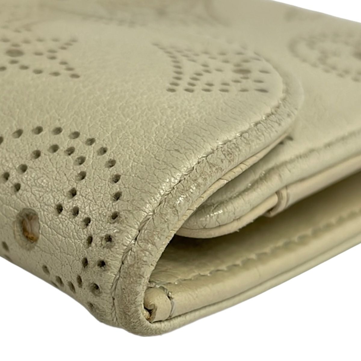 Louis Vuitton Wallet Mahina Portefeuille Amelia Pearl Leather — view 8