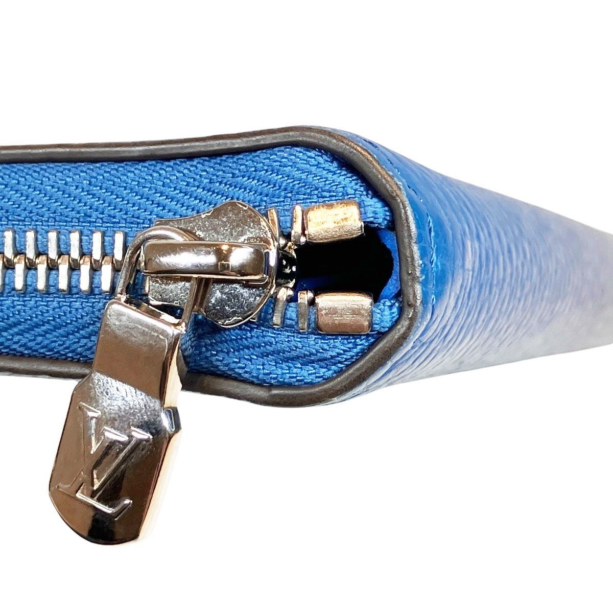Louis Vuitton Zippy Wallet Vertical Taiga Taurillon Leather — view 6