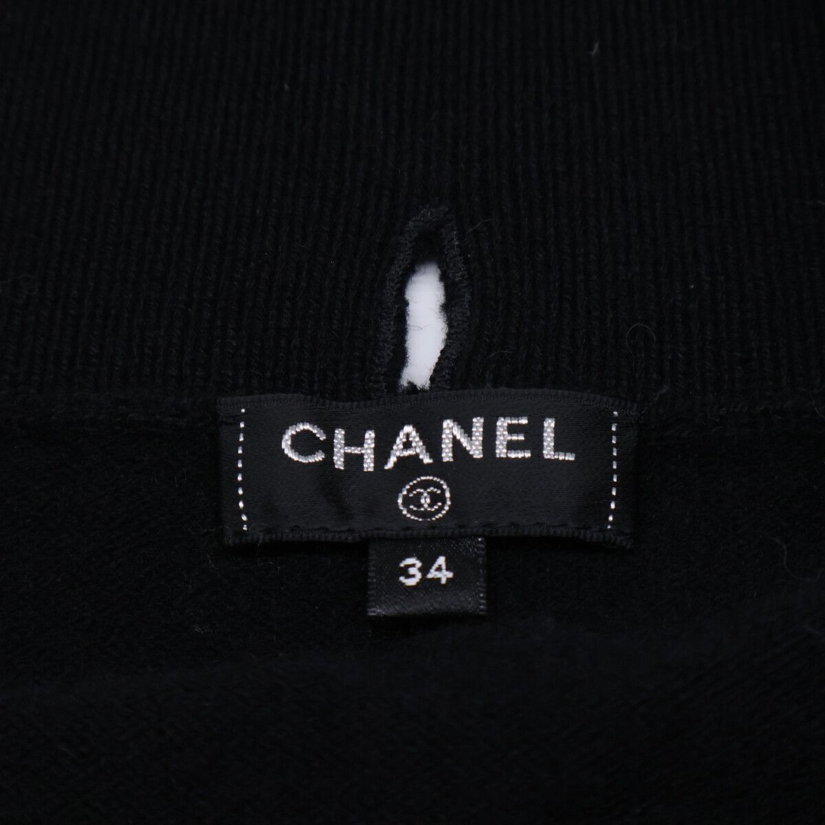 Chanel CC Logo Button Cashmere Sleeveless 34 Shirt — view 8