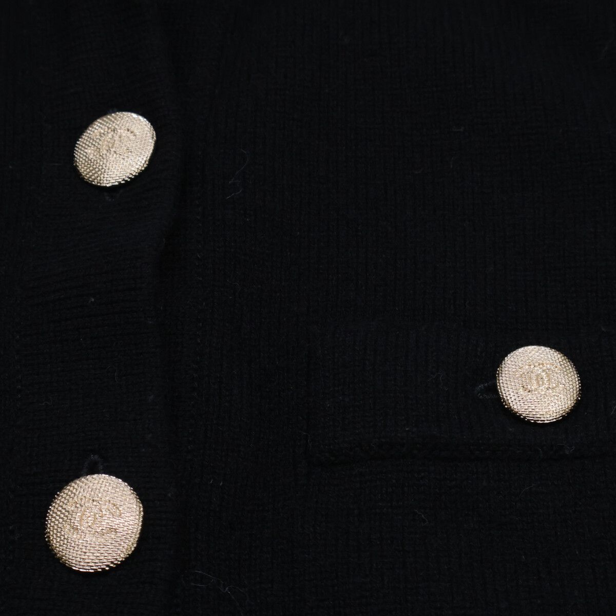 Chanel CC Logo Button Cashmere Sleeveless 34 Shirt — view 7