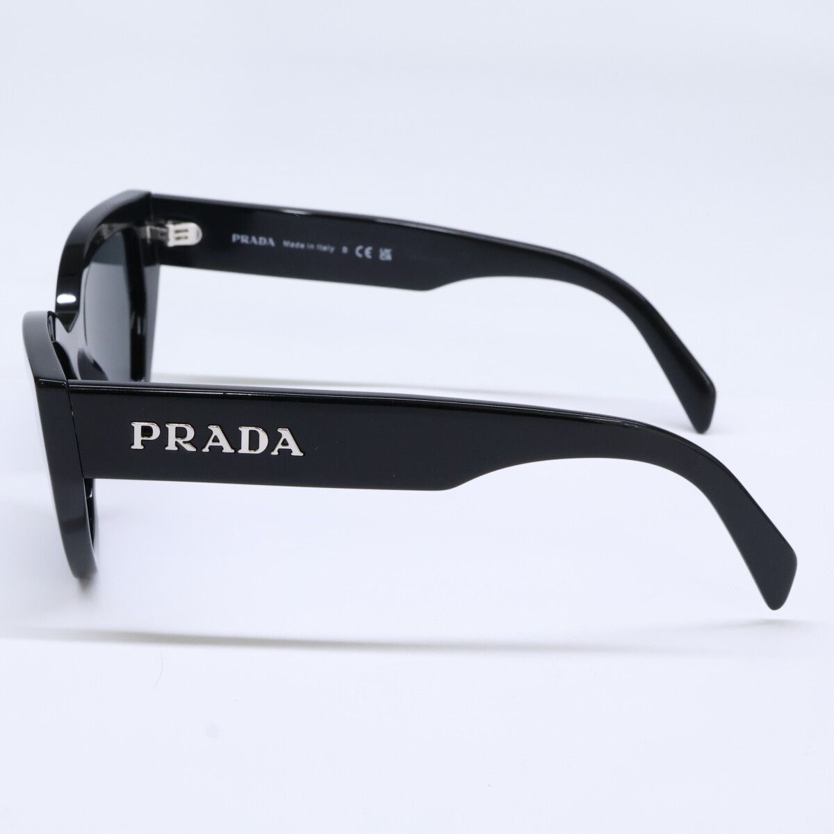Prada Spr Logo Cat Eye Eyewear — view 3