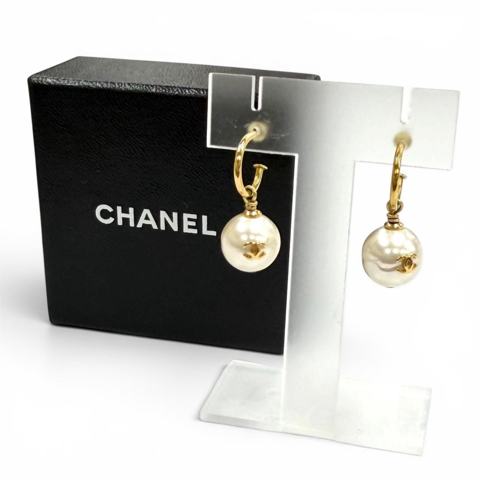 Chanel Vintage CC Logo Pearl Earrings White Gold — view 2