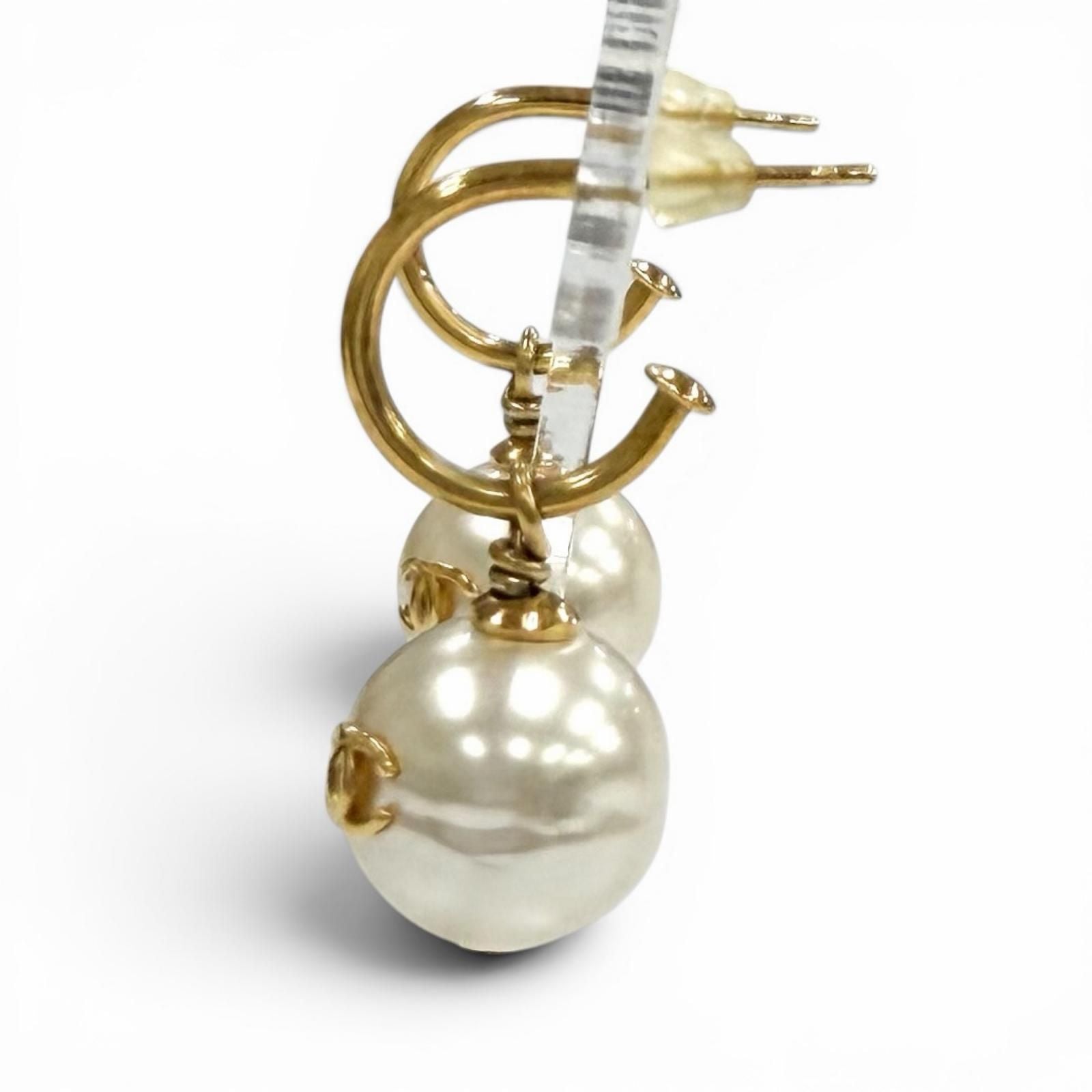 Chanel Vintage CC Logo Pearl Earrings White Gold — view 3