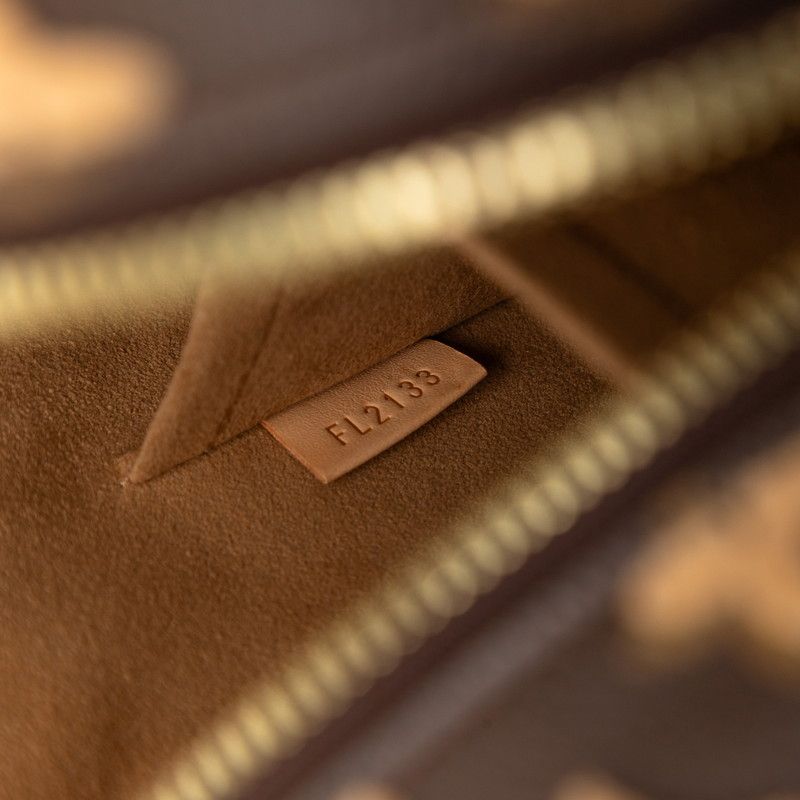 Louis Vuitton Monogram Tufting Deauville Cube Handbag Leather — view 6