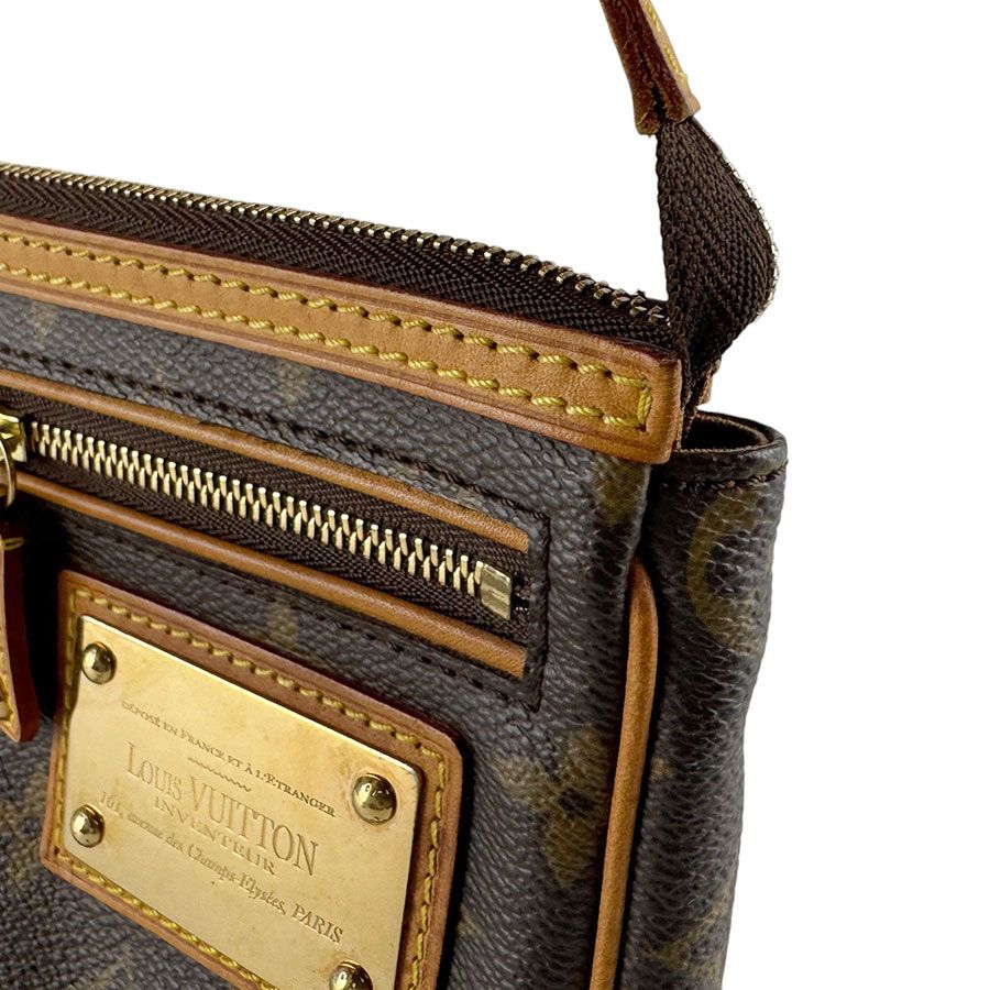 Louis Vuitton Handbag Monogram Rivet Pochette — view 7