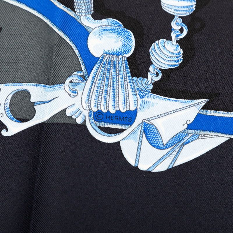 Hermes Carre 90 Plumets du Roy King's Feather Scarf Navy Blue Silk — view 7