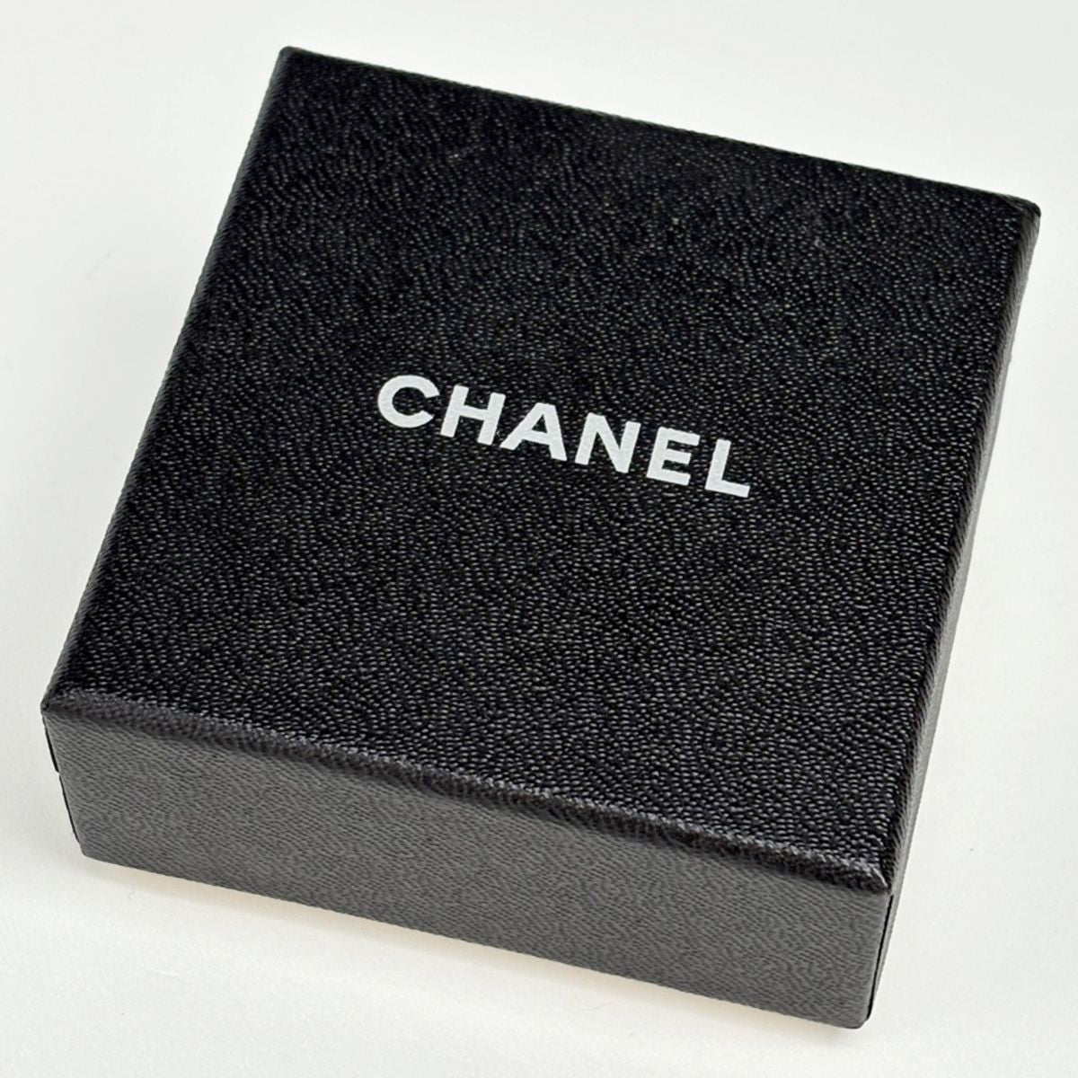 Chanel CC Logo Round Earrings Gold Plated — view 5