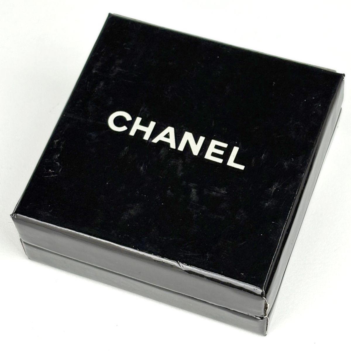 Chanel CC Logo Earrings Gold Plated — view 6