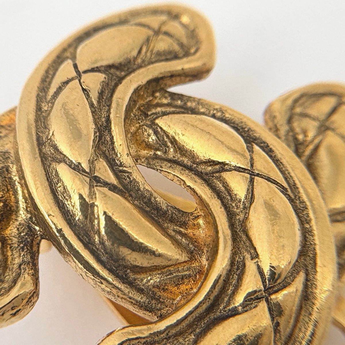 Chanel CC Logo Earrings Gold Plated — view 4
