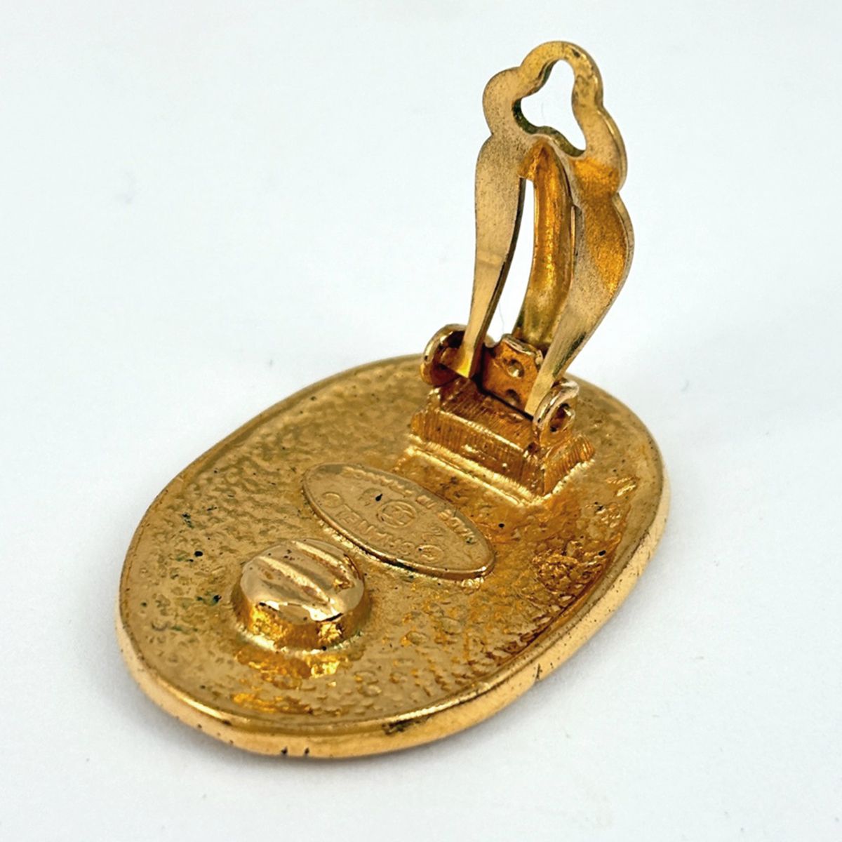 Chanel CC Logo Earrings Gold Plated — view 3
