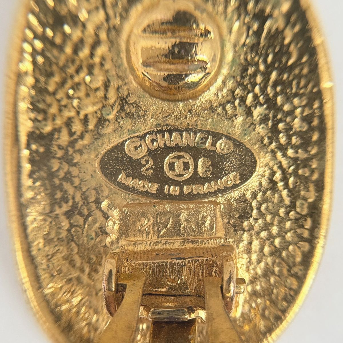 Chanel CC Logo Earrings Gold Plated — view 4