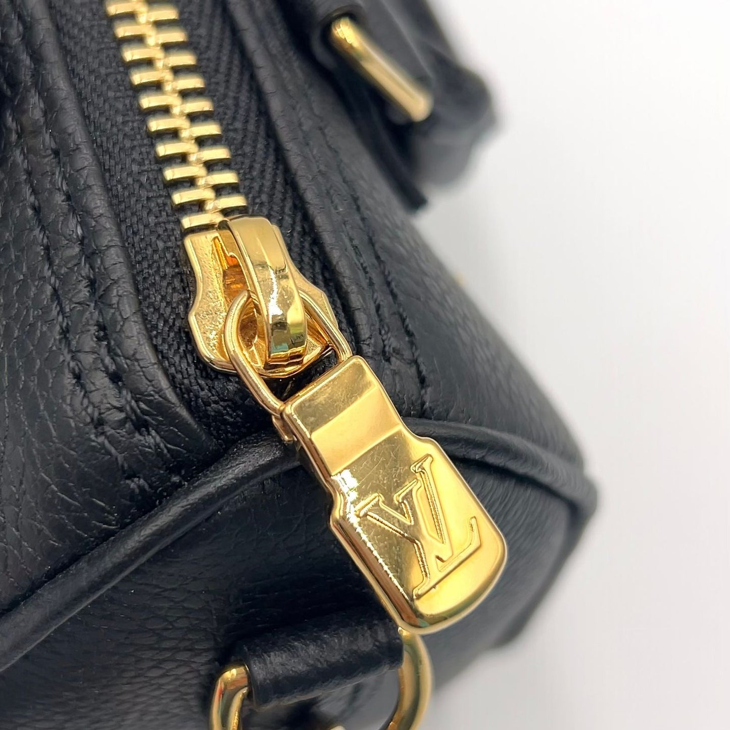 Louis Vuitton Nano Speedy Monogram Empreinte 2-Way Shoulder Leather Black — view 5