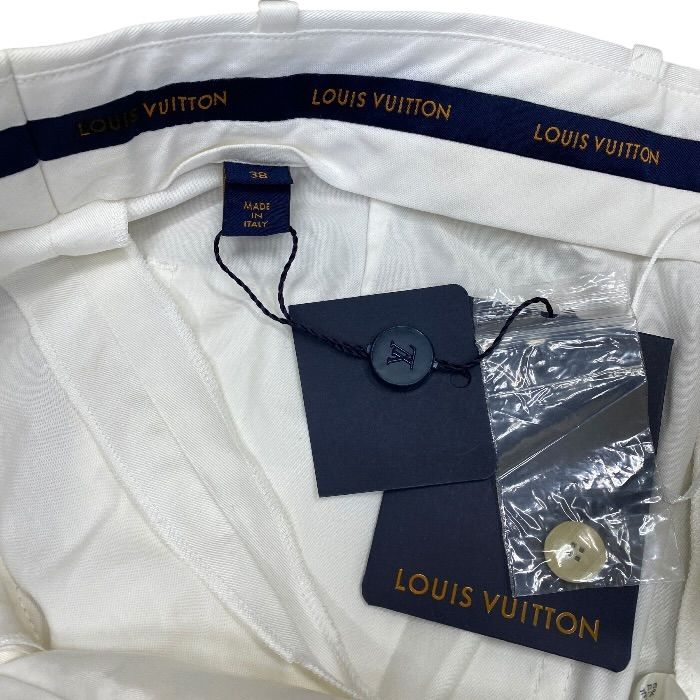 Louis Vuitton Patch Logo Shorts Polyurethane White Feminine Mode — view 9