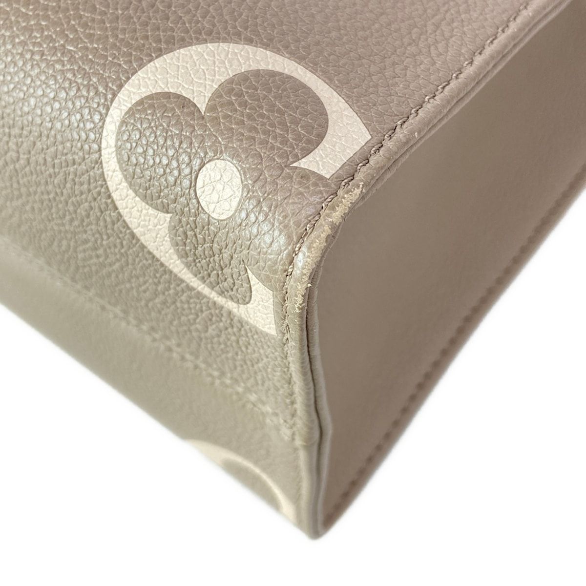 Louis Vuitton Tote by the Pool On The Go PM Cream Leather Cowhide — view 6