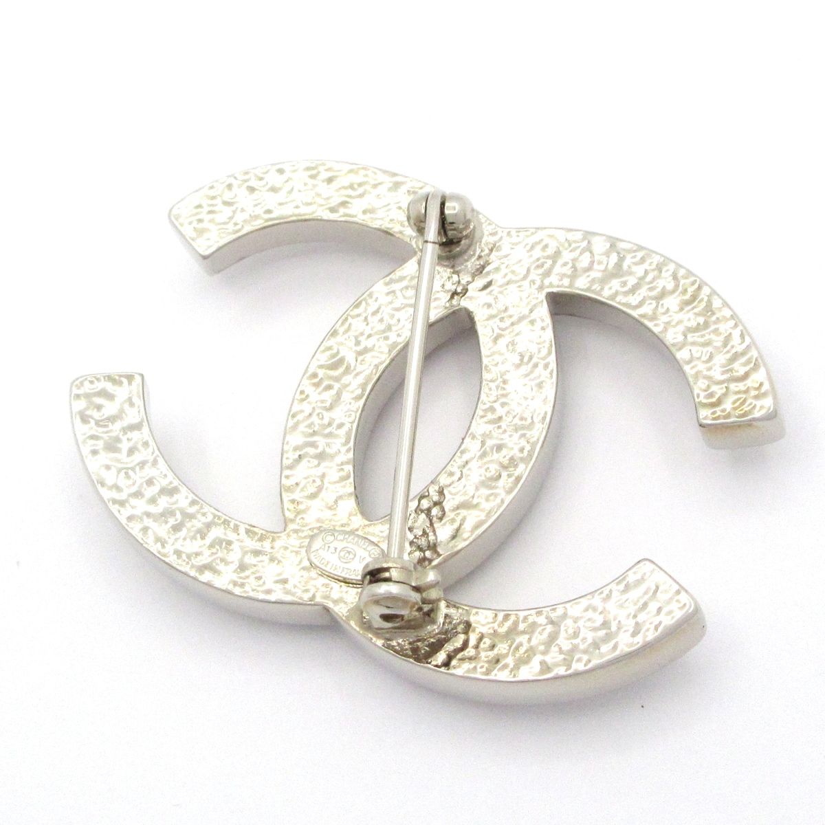 Chanel Brooch CC Logo Silver White — view 2