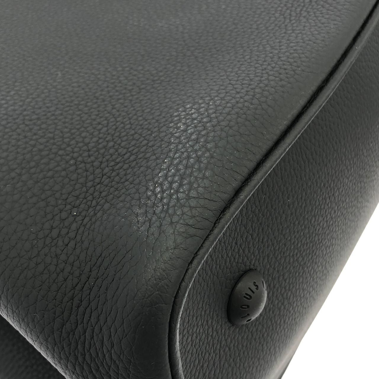 Louis Vuitton Capucines Small GM — view 4