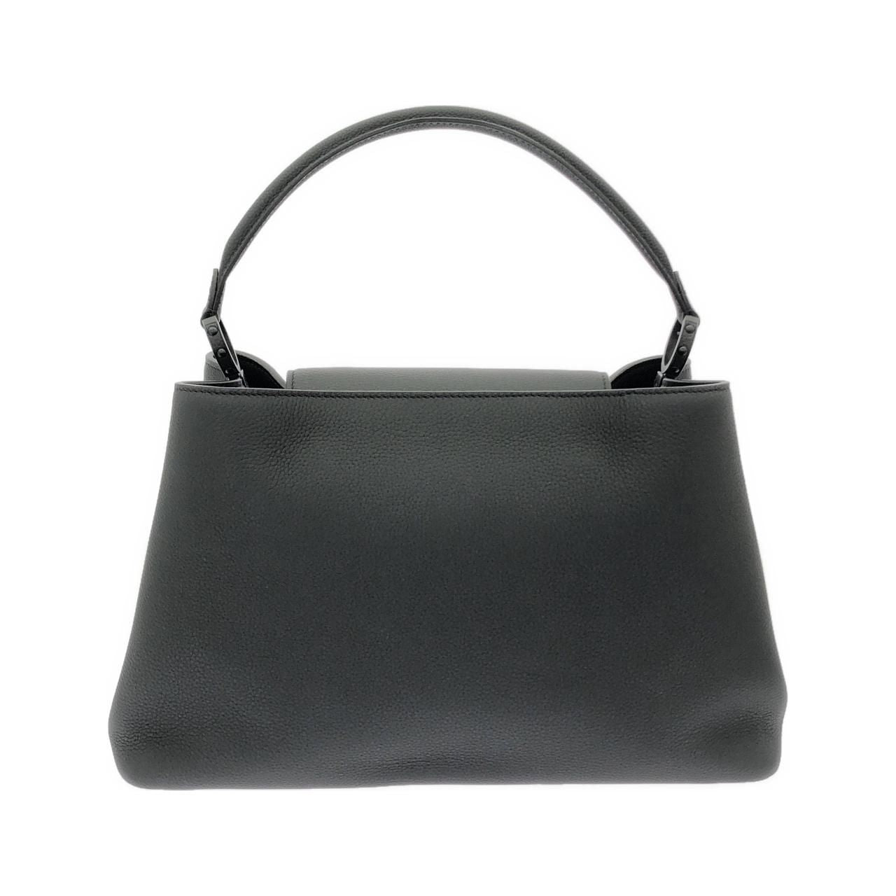 Louis Vuitton Capucines Small GM — view 2