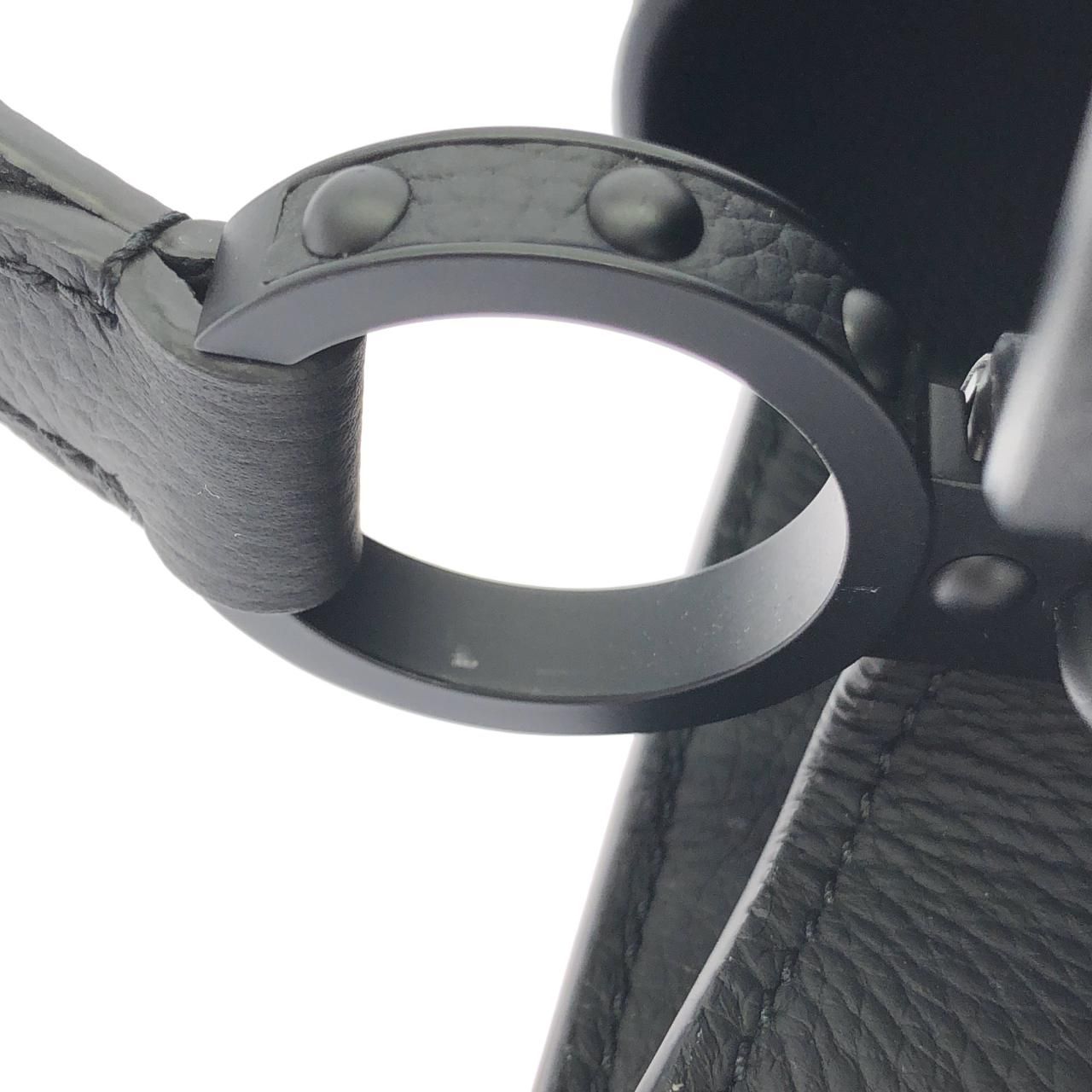 Louis Vuitton Capucines Small GM — view 5