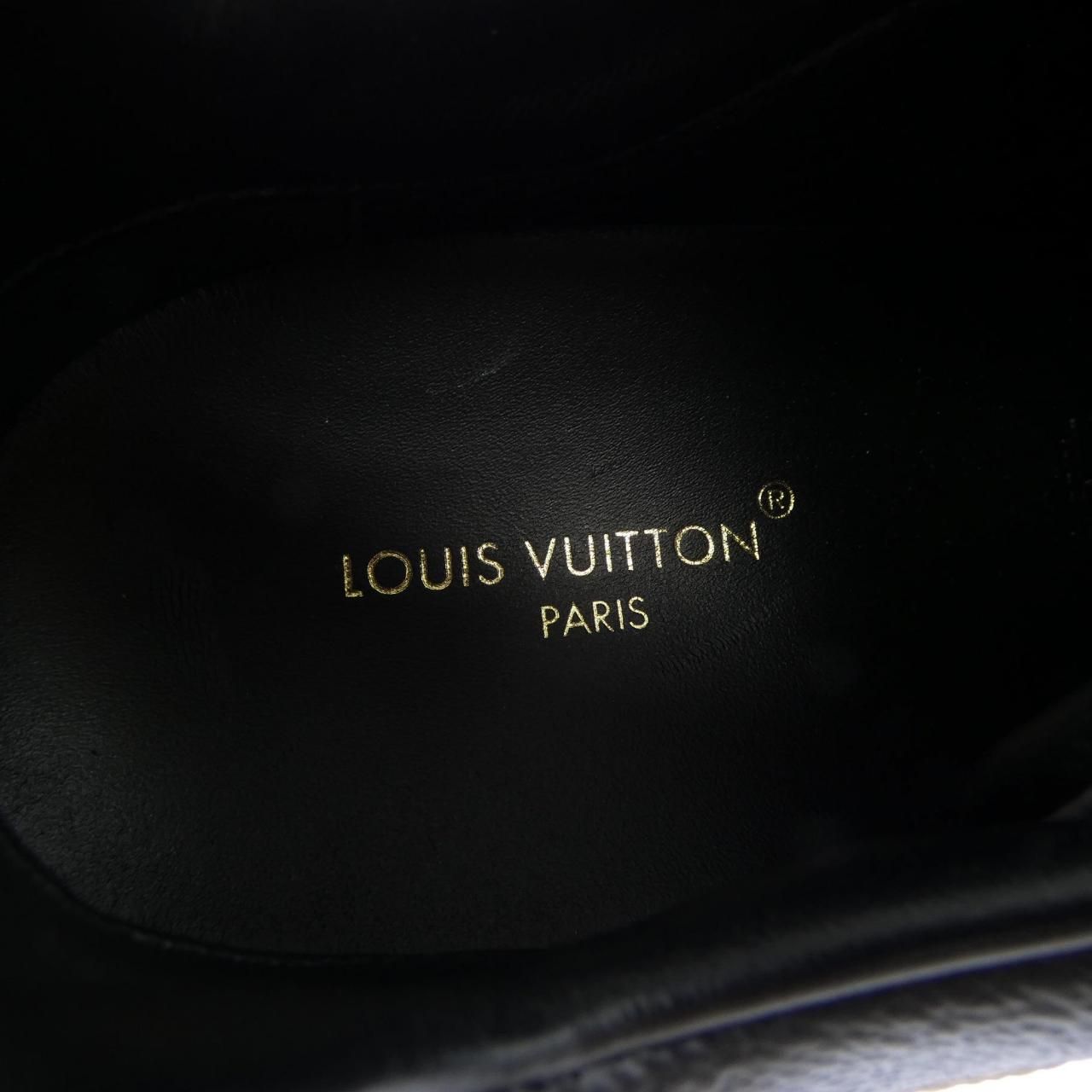 Louis Vuitton Run Away Line Sneakers — view 6