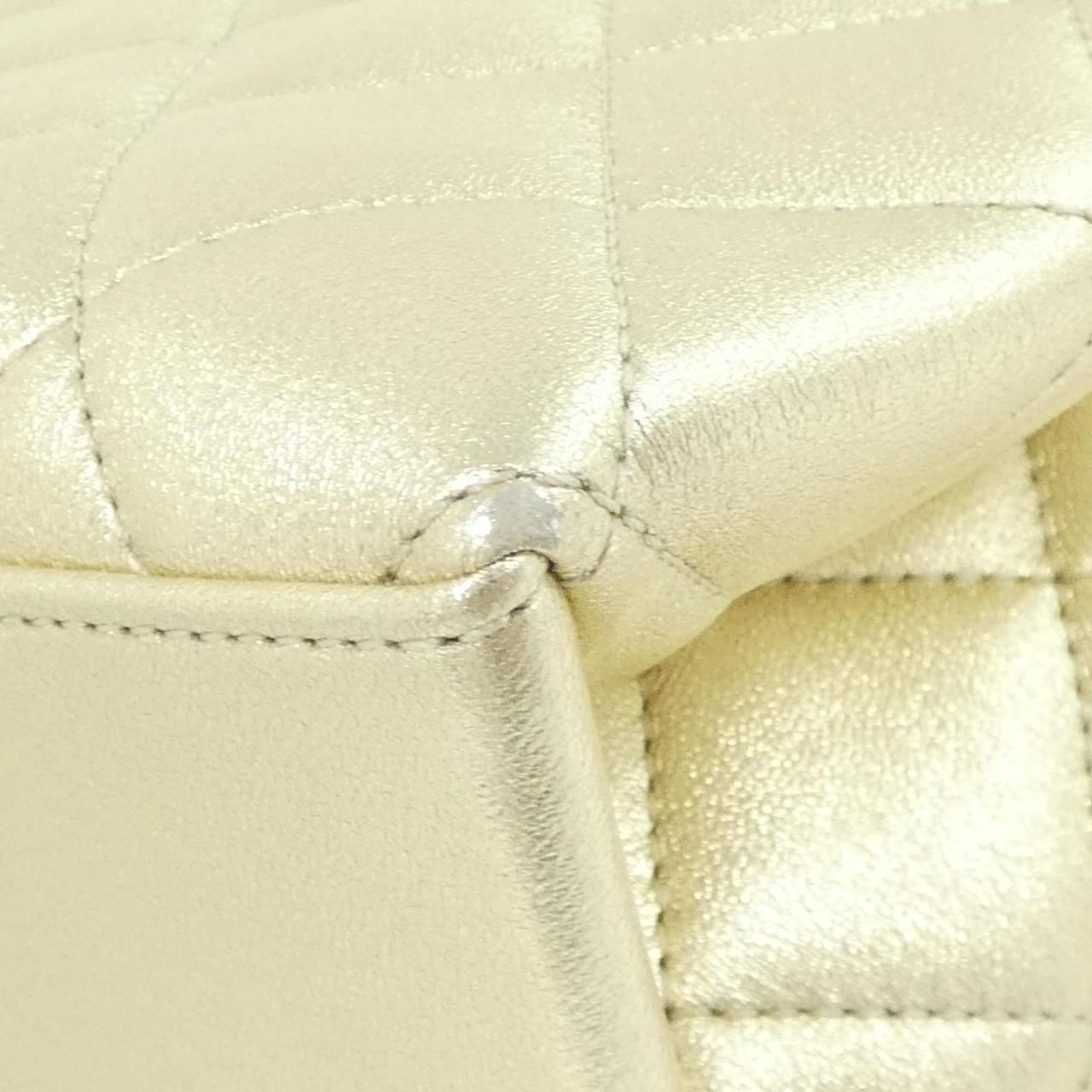 Chanel Bag Handbag Gold — view 3