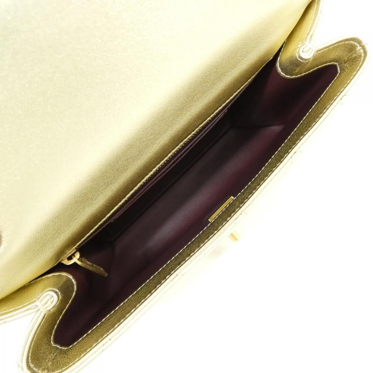 Chanel Bag Handbag Gold — view 6