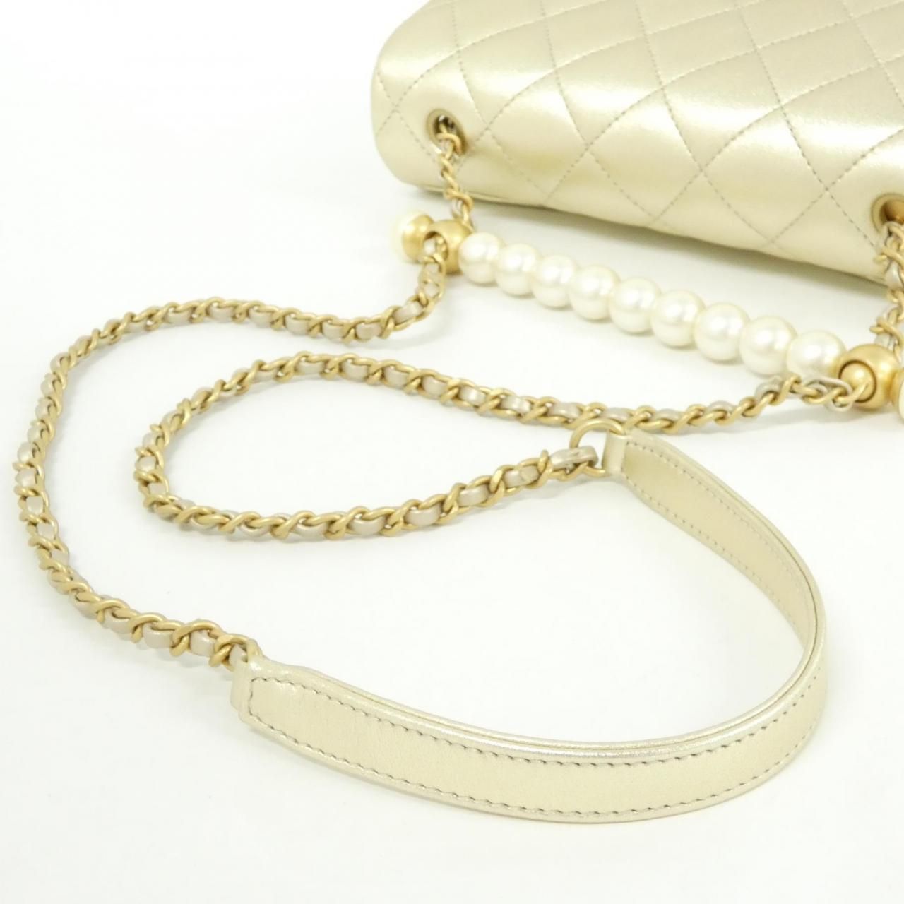 Chanel Bag Handbag Gold — view 5