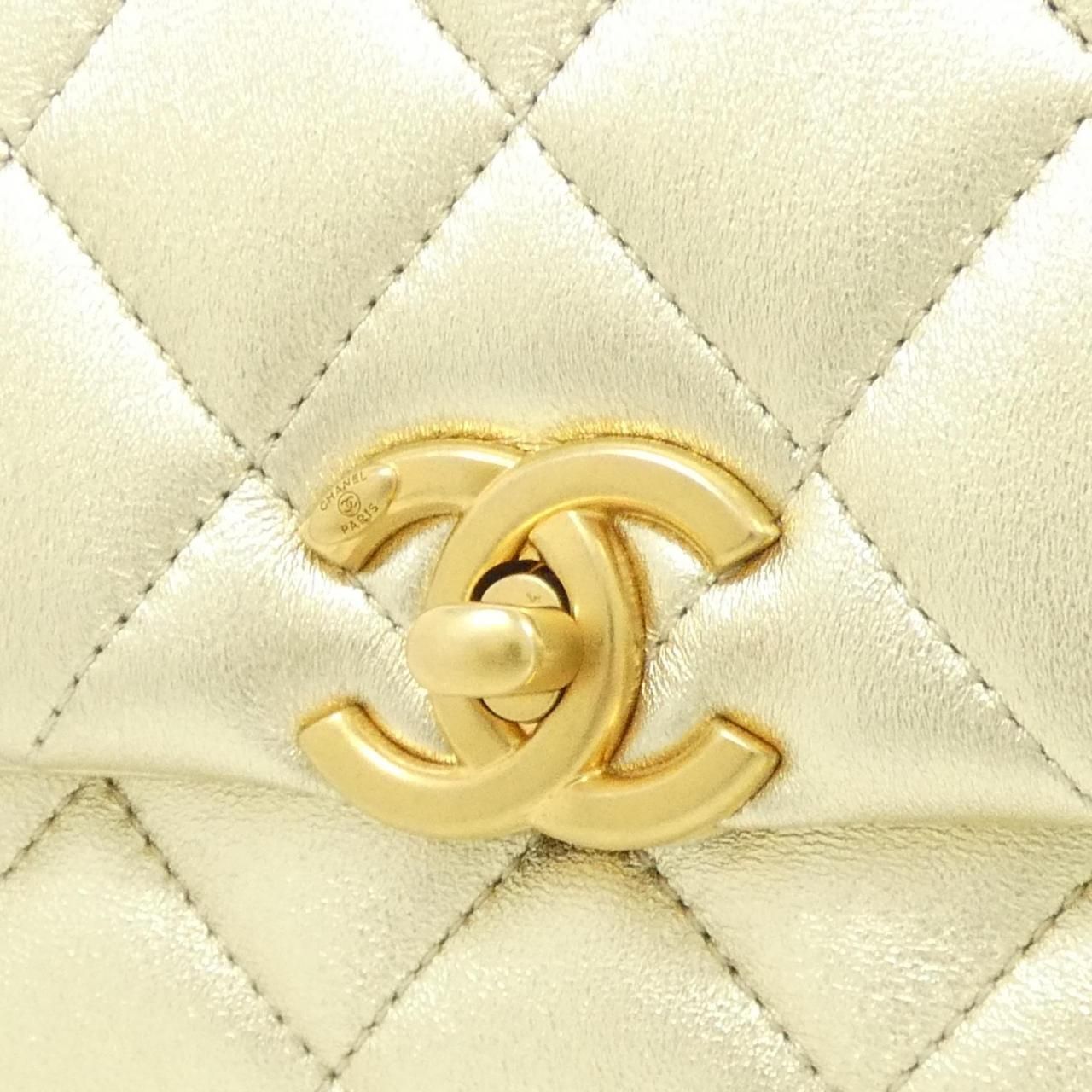 Chanel Bag Handbag Gold — view 4