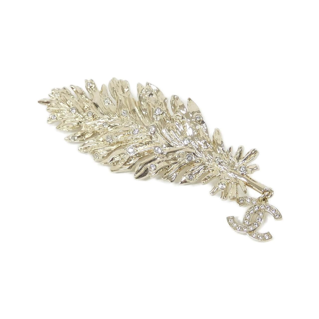 Chanel Brooch Gold