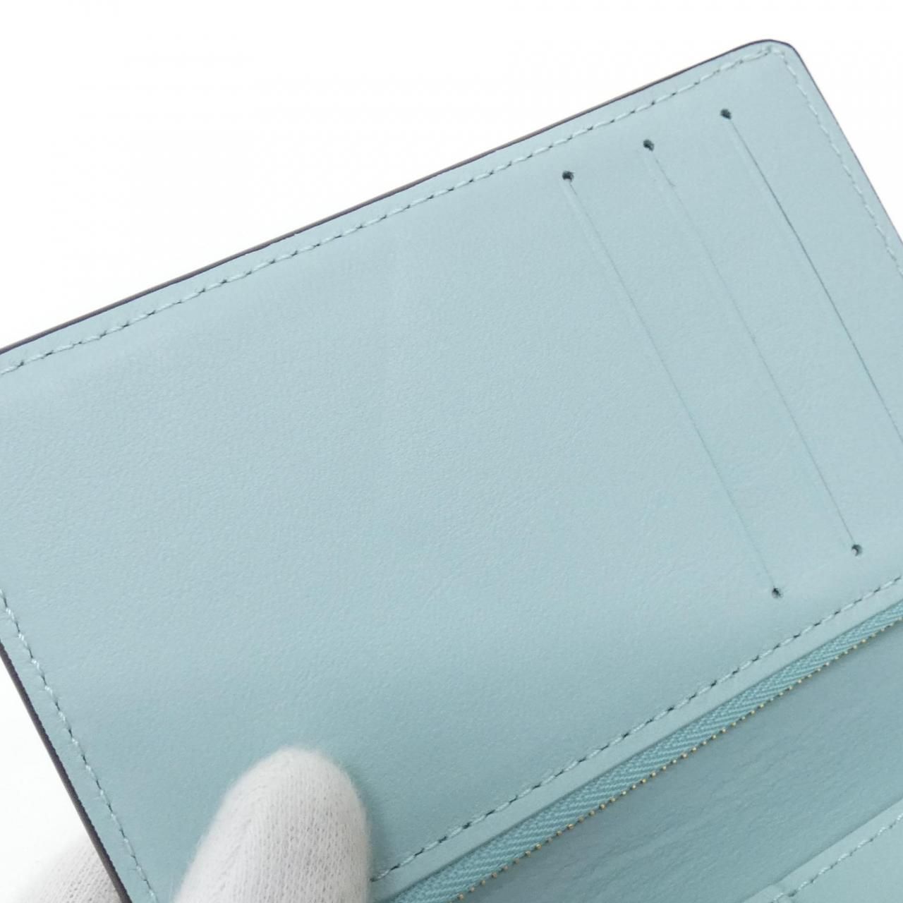 Louis Vuitton Taurillon LV Vertical Wallet Compact — view 6