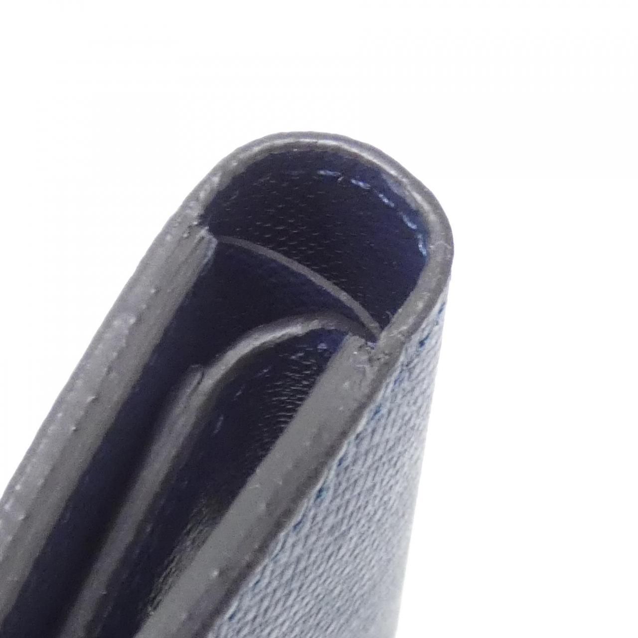 Louis Vuitton Taiga Portefeuille Amerigo Wallet — view 3