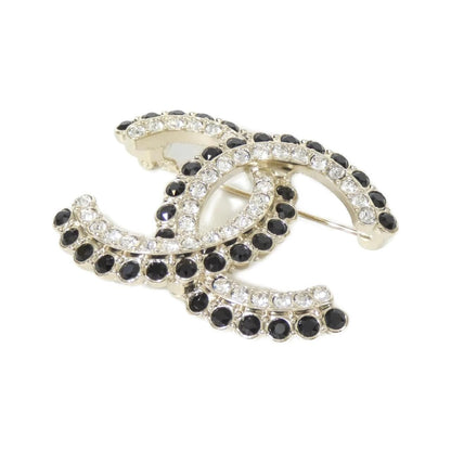 Chanel Brooch Gold