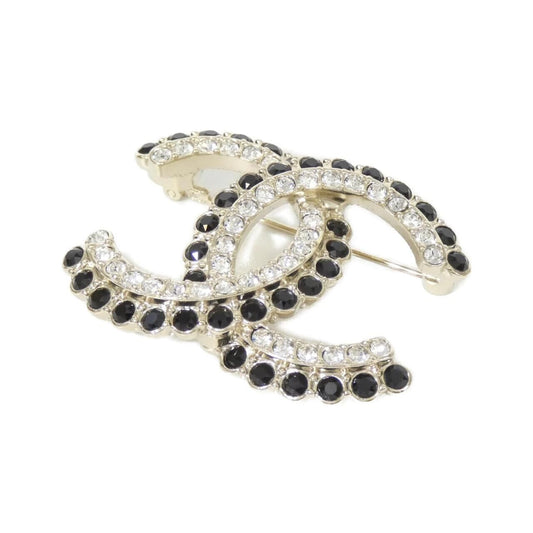 Chanel Brooch Gold