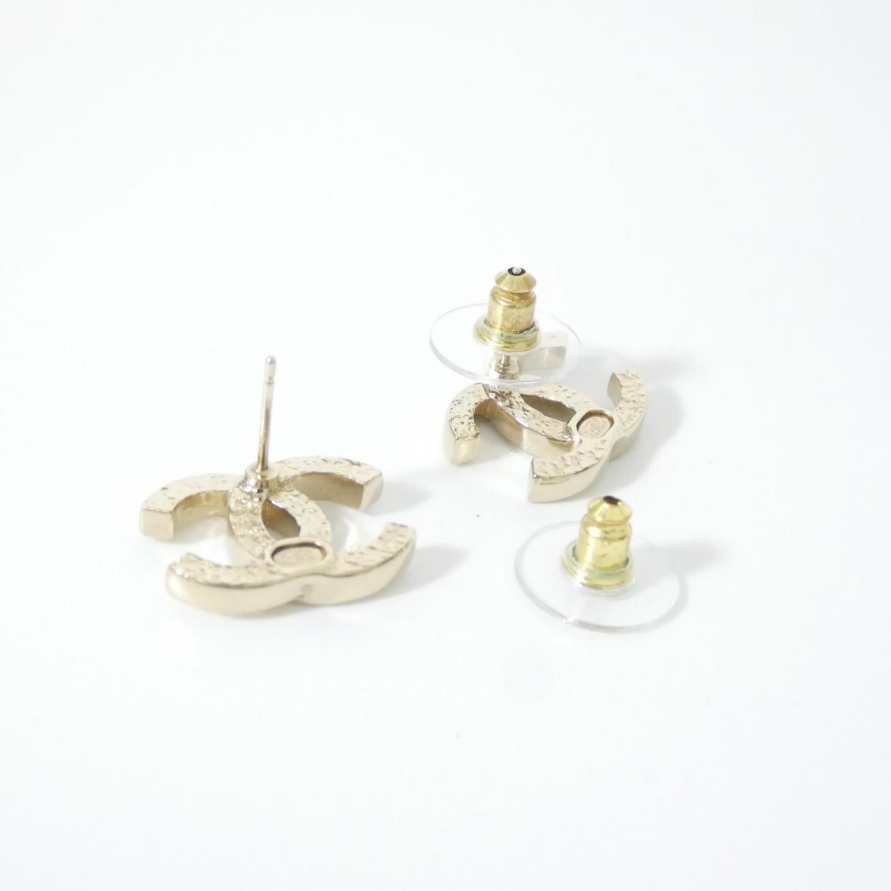 Chanel Earrings Gold — view 3